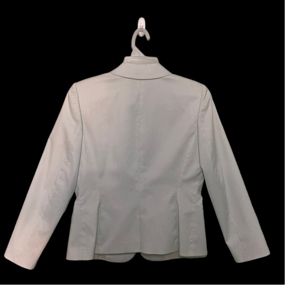 Beautiful (like new) Tahari 1 button blazer very light (mintish) green and white - Picture 12 of 12